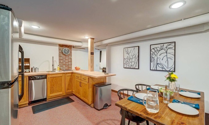 Verona House | Paoli Den - Newly Remodeled!