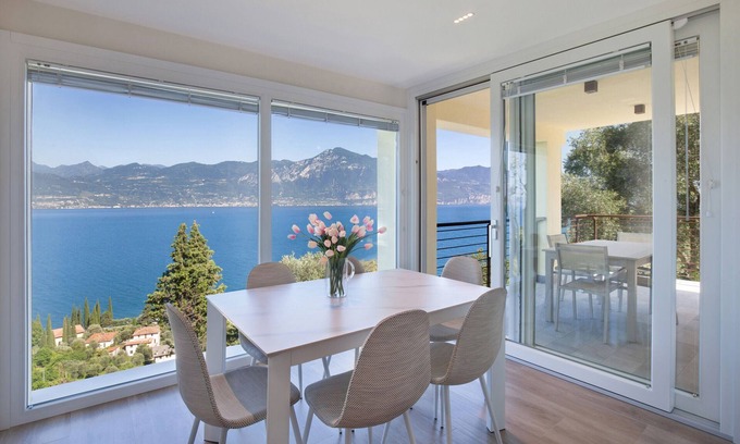 Torri del Benaco Apartment | Paradise Apartment With Pool