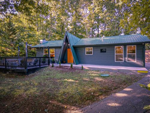 Pigeon Forge House | Paradise at the Smokies Cabin with HOT TUB!