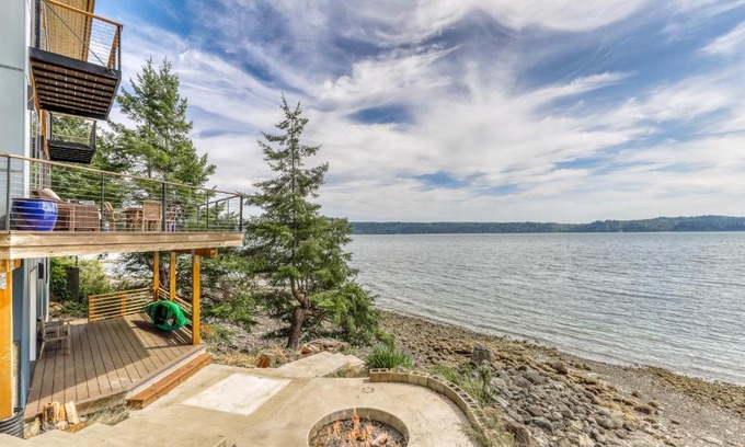 Brinnon House | Paradise Cove Retreat