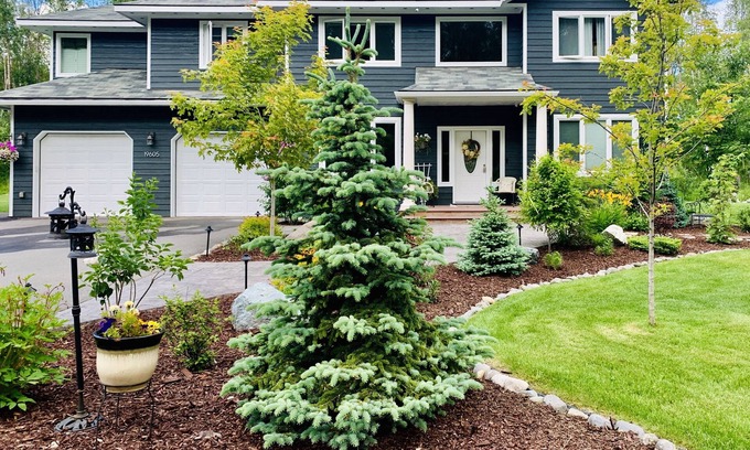 Anchorage House | Paradise found! Beauty & Luxury- 20 min from Anchorage, HOT TUB, privacy!