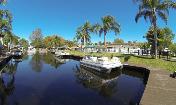 Palm Harbor Condo | 'Paradise' Lake Tarpon water front Condo with 19' Boat