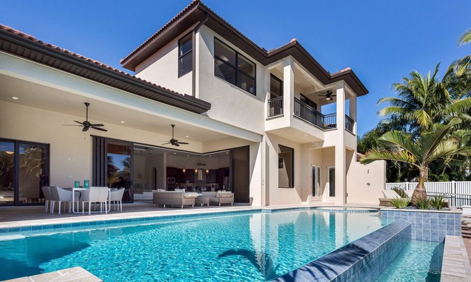 Royal Harbor Villa | PARADISE Luxurious Boater‘s Dream Pool & Spa Vacation Mansion - Royal Harbor