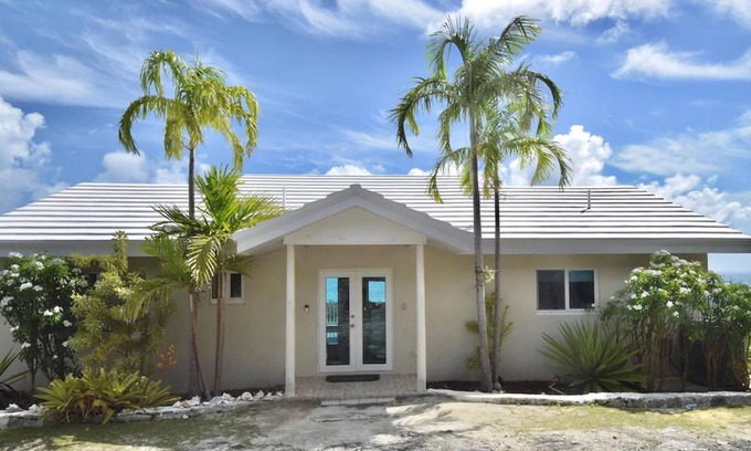 Governor's Harbour House | Paradise Pointe by Eleuthera Vacation Rentals