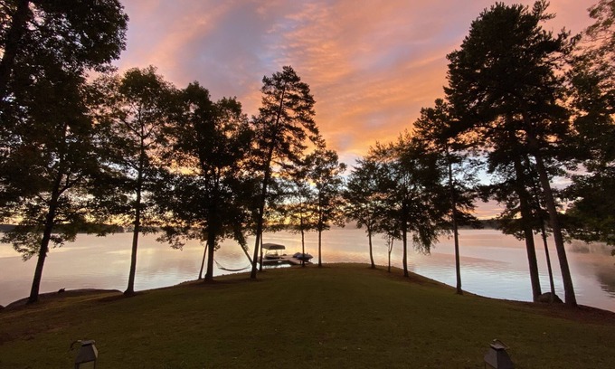 Lake Oconee House | Paradise Point on Lake Oconee with amazing views of the Lake!