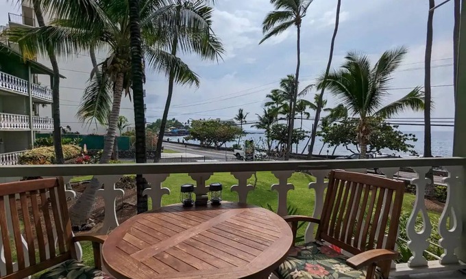 Historic Kailua Village Condo | Paradise Private Unit, Ocean View, Queen Bed, Downtown Kona