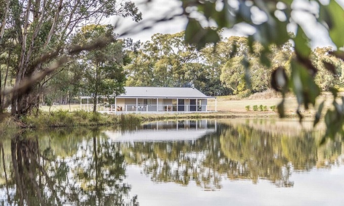 Spring Hill House | Paradise Valley Cottage and Lake in Spring Hill