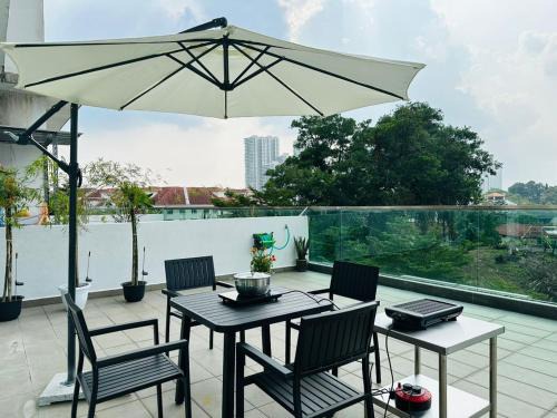 Central District Apartment | Paragon Residence 8-12pax-Big Balcony with BBQ