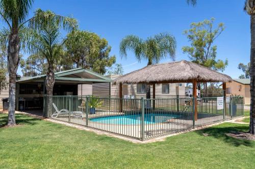 Paringa Hotel | Paringa Caravan Park