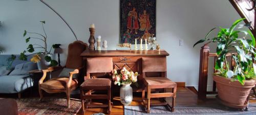 13th Arrondissement House | PARIS AUTHENTIC HOUSE Entier 1920's villa Métro Line 7 For Groups