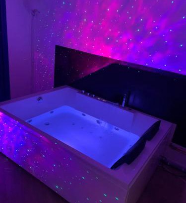 Faubourg de l'Arche Apartment | Paris La Défense - Santorin Apartment with jacuzzi
