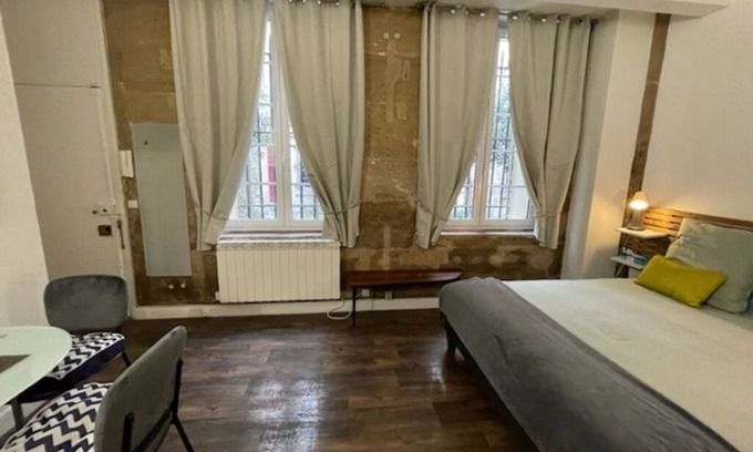 Quartier Sainte-Avoye Apartment | Paris, Le Marais - Rambuteau metro station