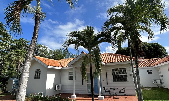 Rodney Bay Cottage | PÀRIS Waterfront Cottage
