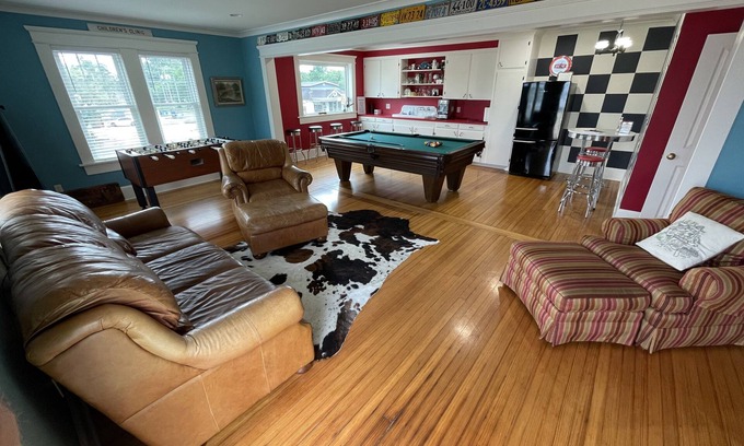 Crowley Apartment | Park Avenue Loft overlooking Parkerson Avenue