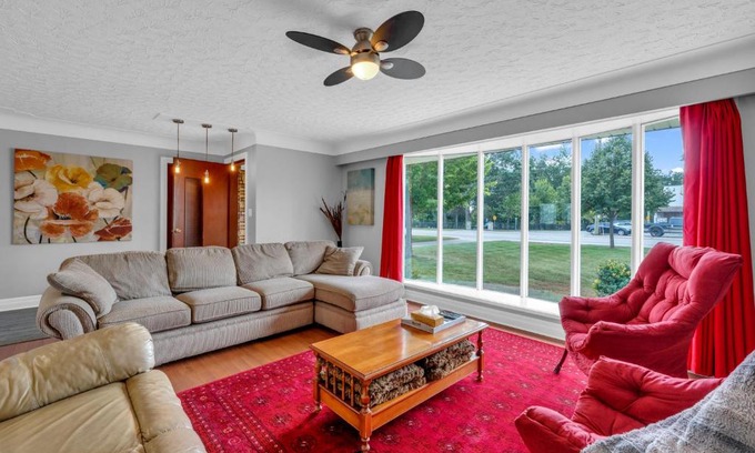 Leamington Apartment | Park Bungalow #4 - Seacliff Beach Suites