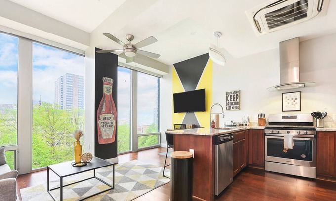 Downtown Pittsburgh Apartment | Park Free! ★ Private Gym ★ City Views!