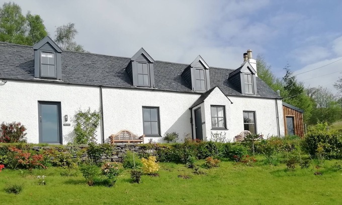 Lochcarron House | Park House, Restored Traditional Croft House With Beautiful Views Of The Loch