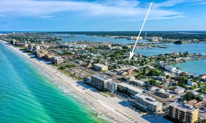 Madeira Beach Apartment | Park Shore Suites Madeira Beach