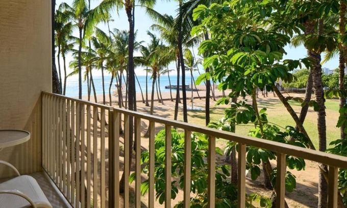 Diamond Head - Kapahulu - St. Louis Hotel | Park View King | Kaimana Beach Hotel | Views of Lush Kapiolani Park