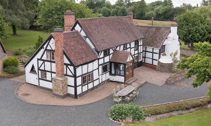 Mathon Cottage | Parker’s dates from 1610 and is part of the 700-acre Netherley Hall Estate.
