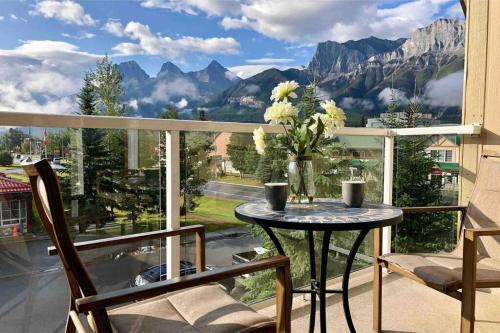 Canmore Apartment | Parkland301 Sunlit 2,000 ft² Penthouse with Mtn View