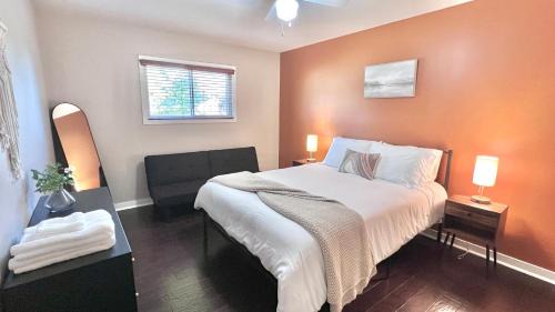 Champaign House | Parkside Home Close To Campus - 3 Bd 2 Ba