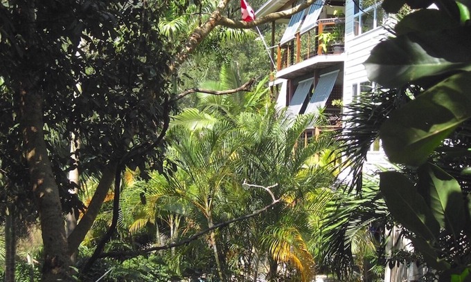 Cannonvale Bed & Breakfast | Parkwood B&B Airlie Beach - Home away from Home
