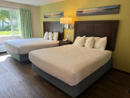 Fish Creek Hotel | Parkwood Lodge