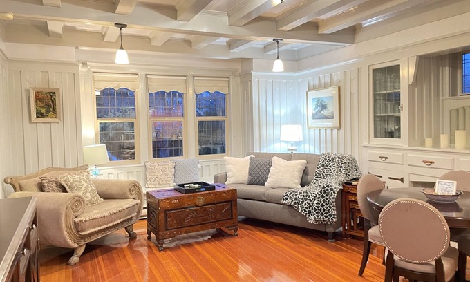 Fairfield Apartment | Parlor Suite in Heritage Manor, Fairfield, near DT