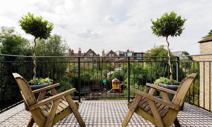 Stroud Green House | Parquet Perfection in North London, by Veeve