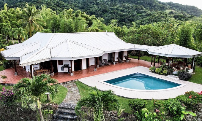 Parlatuvier House | Parrot Estate Villa Near Englishman's Bay