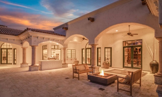 Paradise Valley House | PARSONS VILLAS - Jackrabbit Mansion | $6M Home w/Gorgeous Back Yard | Heated Pool/Spa | Put Green!