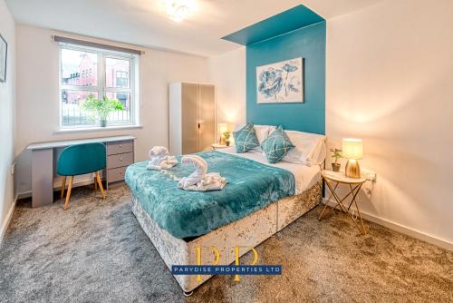 Trafford Apartment | Parydise Properties Presents The Sale Symphony - Stylish 6-Person Stay for Business or Leisure