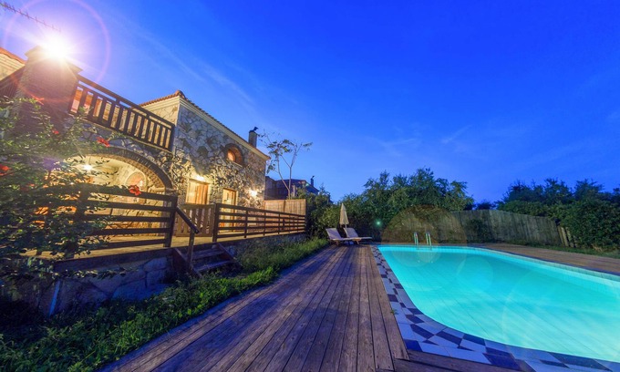 Akrotiri House | Parys Villas
