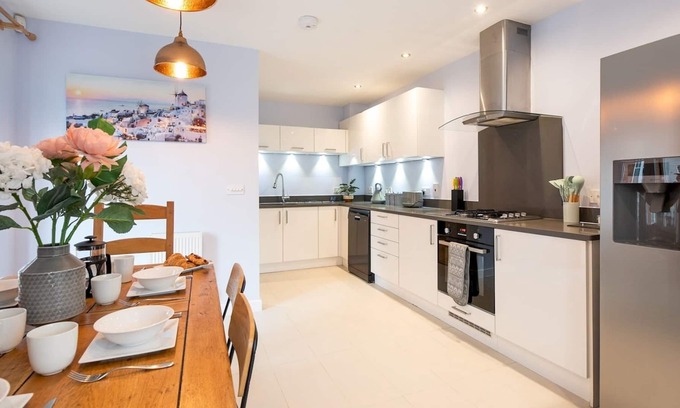 Marlow House | Pass the Keys | Central Marlow townhouse with private parking