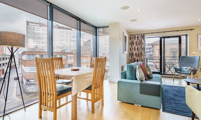 Cathedral Quarter Apartment | Pass the Keys | City Centre Incredible 2BR Corner Apt with Balcony