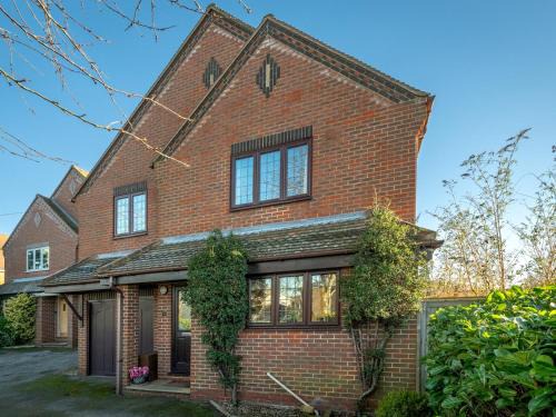Shabbington House | Pass the Keys Cosy & Rural Chilterns Hideaway