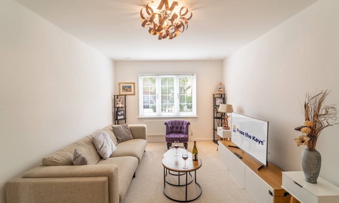 Bicester House | Pass the Keys | Experience Bicester Village near our Spacious Home