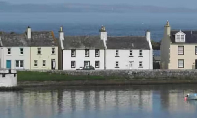 Newton Stewart House | Pass the Keys | Gorgeous 3 BR Cottage with Outstanding Sea Views