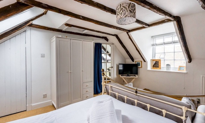St Monans House | Pass the Keys | Lovely Old Fishermans Cottage