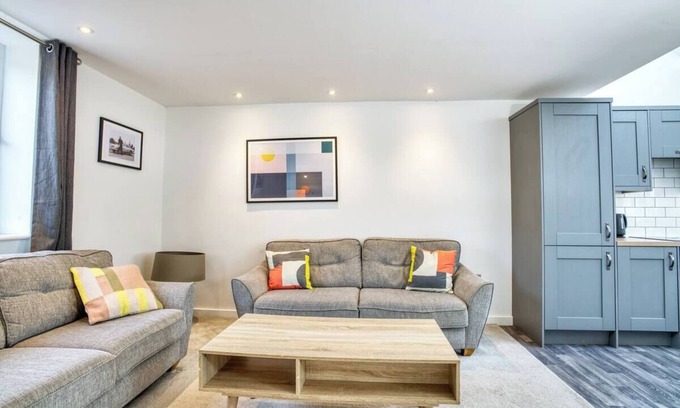Lincoln House | Pass the Keys | Motherby 7 · Town House close to River front