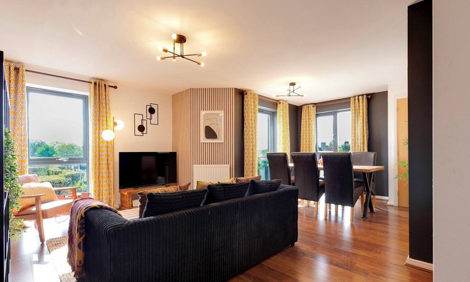 Girton Apartment | Pass the Keys | Spacious and Modern Flat with own Car Park