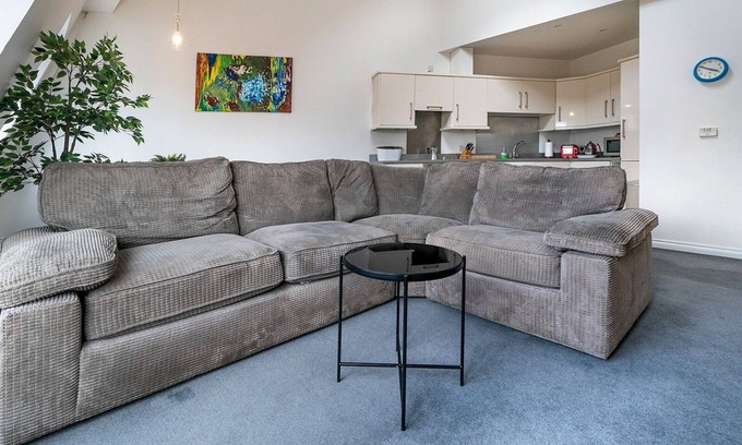 Cathedral Quarter Apartment | Pass the Keys | Stunning 2BR Penthouse Loft in Cathedral Quarter
