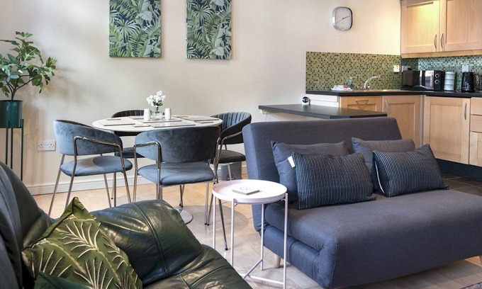 Belfast City Centre Apartment | Pass the Keys | Stunning 2BR Apt with Balcony Next to Queens Uni