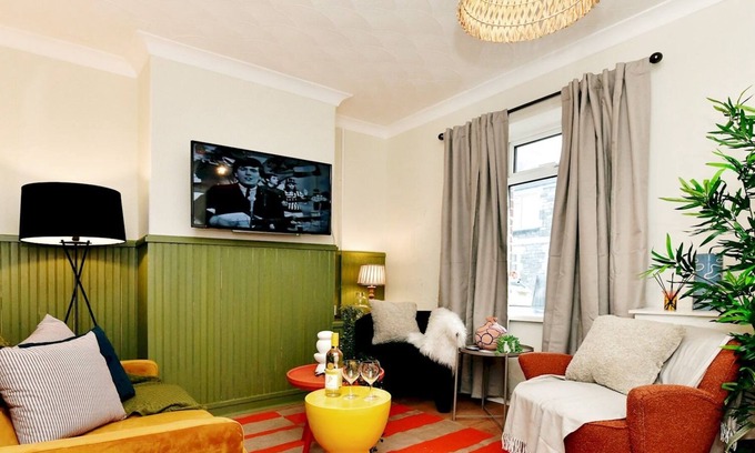 Splott Other | Pass the Keys | Stylish 2 Bed Home Close to City