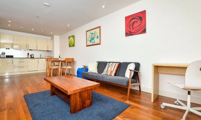 Cardiff City Centre Apartment | Pass the Keys | Super Central Spacious 2 Bed Apartment with Parking