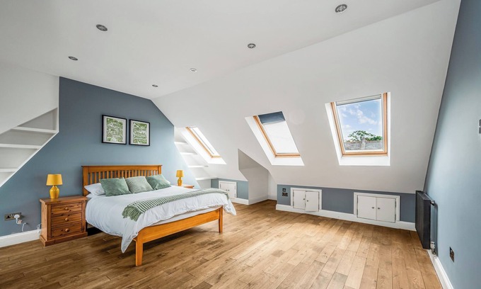St. Leonard's House | Pass the Keys | Wonderful Six Bed Victorian Home in London