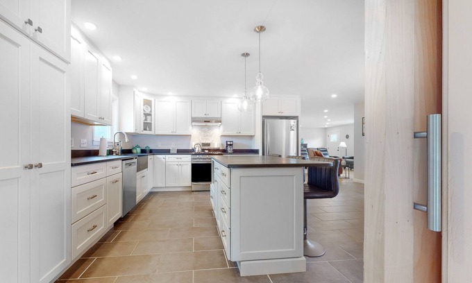 Pittsford House | Pastoral home with gas fireplace & lovely view - great for skiing & fall foliage