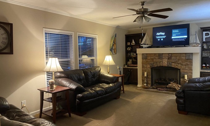 Wise House | Pat's Place ~ Lovey’s at the Lake