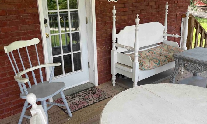 Camden Apartment | Patsy Cline Fan Room